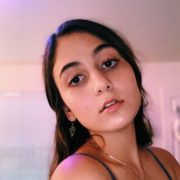 Meet your Posher, Cassidy - Picture 2 of 5